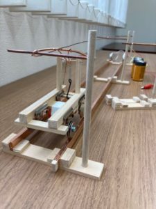 架線集電式の電車の模型（5割完成時の写真）